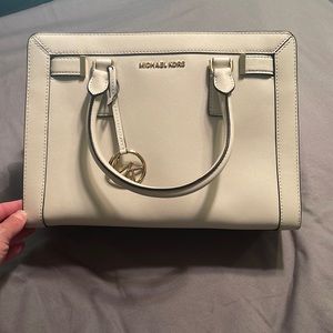 NWOT Square Michael Kors cream/winter white handbag. No marks, stains!!!!’